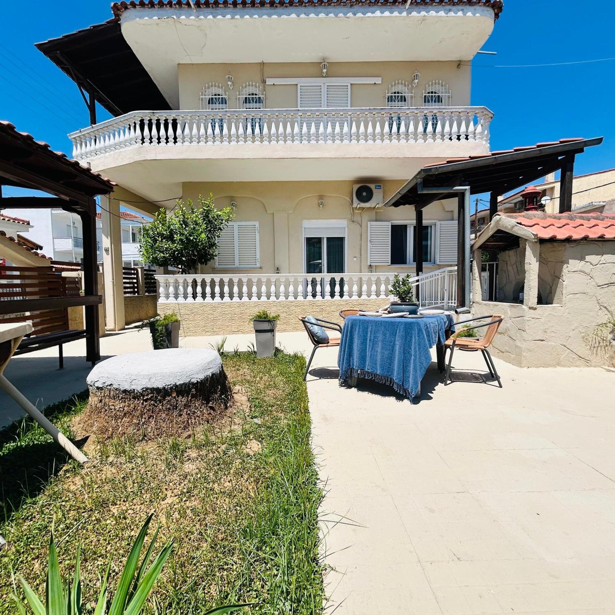 Next To The Beach Apartments Офринио Экстерьер фото